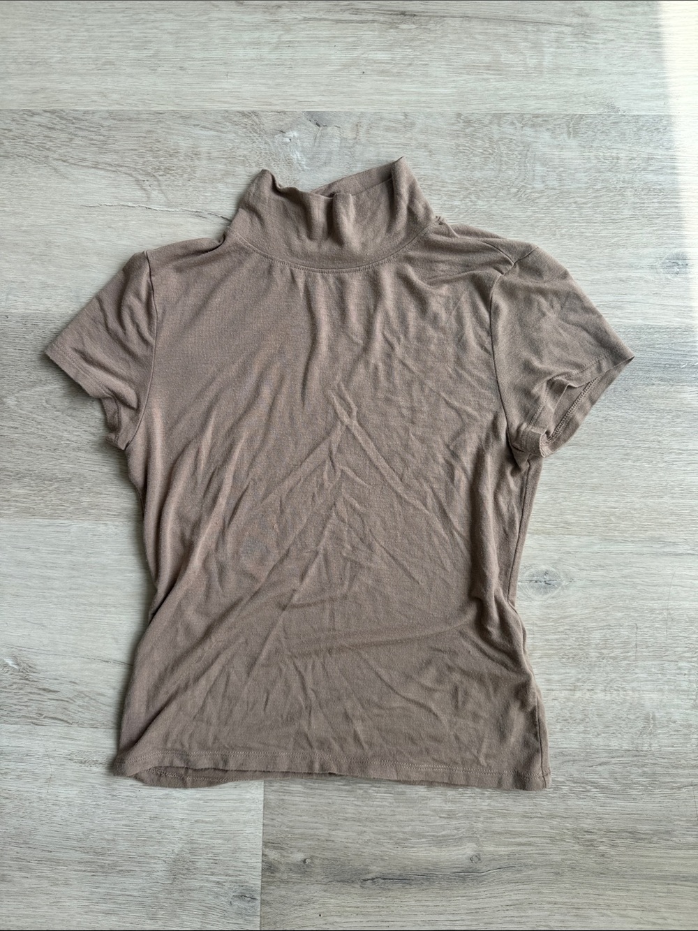 Women’s Short Sleeve Turtleneck Top - light Brown tan size medium American eagle